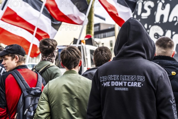 The neo-Nazi group Jung und Stark, JS, demonstrates in the city centre of Essen, demanding the remigration of foreigners, chanting Deutschland den Deutschen Ausländer raus, approx. 150 ultra right-wingers, dressed in black and wearing typical scene clothing, several groups demonstrate against the Nazi march, Essen, North Rhine-Westphalia, Germany, Europe