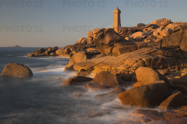 Lighthouse Mean Ruz at Ploumanac'h, Côtes d'Armor in the last evening light