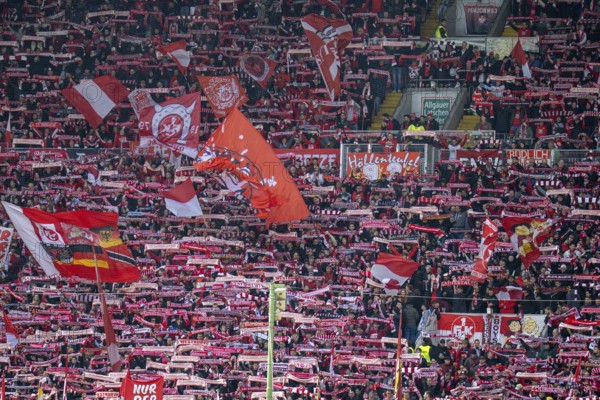 Kaiserslautern, 20/04/2024: Fans in the West Curve of the Fritz Walter Stadium. 42, 168 spectators watched the match against SV Wehen Wiesbaden. The average attendance this season is currently over 43, 000