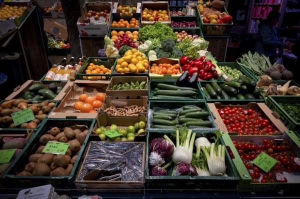 Interior view market hall, vegetable stall, vegetables, food market, food, stall, Stuttgart, Baden-Württemberg, Germany, Europe
