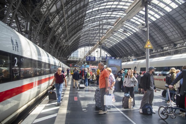 04 June 2024: Frankfurt Central Station with stopping ICE trains and lots of passenger traffic