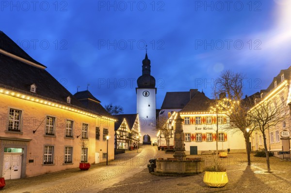 Old market with Maximilian fountain, Haus zur Krim and bell tower, Arnsberg, Hochsauerlandkreis, North Rhine-Westphalia