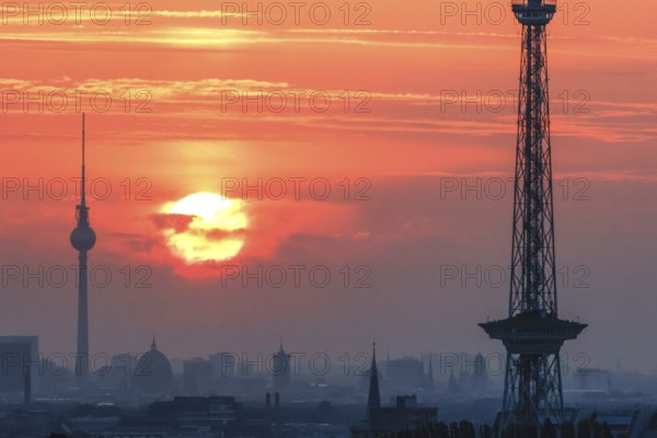 Sunrise in Berlin, Radio Tower, Television Tower, 06.09.2024, Berlin, Berlin, Germany, Europe