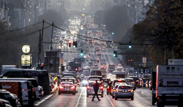 Busy Kaiserdamm and Bismarckstraße during morning rush hour, 24.10.2024, Berlin, Berlin, Germany, Europe