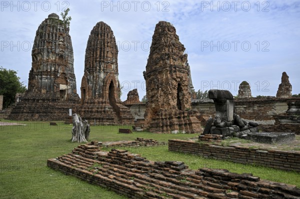 Temple ruins at Wat Mahathat, Temple of the Great and Holy Relic, Ayutthaya, Ayutthaya Province, Thailand, Asia