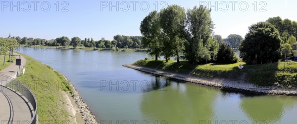 The park island in Ludwigshafen with the Rhine in the background