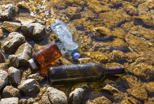 Environmental pollution, Household waste washed up on the lake shore, Plastic and glass bottles, Austria, Europe