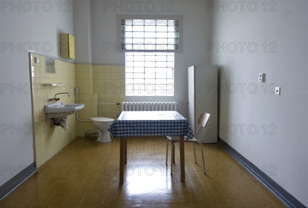 Berlin, 12.09.2008, View into a cell of the prison hospital of the Ministry for State Security, MfS, in today's Berlin-Hohenschönhausen Memorial, Berlin, Germany, Europe