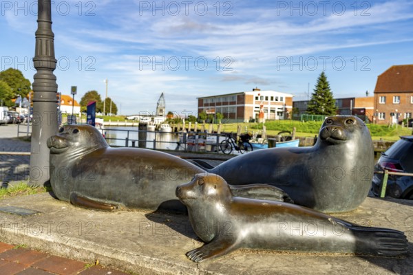 Seal statue by Ernst Paulduro and Ursula Krabbe-Paulduro Tönning, North Friesland district, Schleswig-Holstein, Germany, Europe
