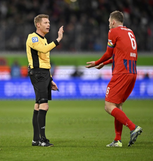Referee Referee Christian Dingert Gesture Gesture Cautioned Patrick Mainka 1. FC Heidenheim 1846 FCH (06) Voith-Arena, Heidenheim, Baden-Württemberg, Germany, Europe