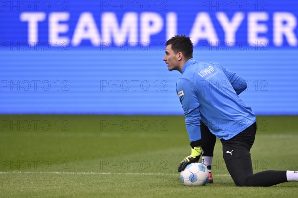 Goalkeeper Kevin Müller 1. FC Heidenheim 1846 FCH (01) Warm-up Training Perimeter advertising TEAMPLAYER Voith-Arena, Heidenheim, Baden-Württemberg, Germany, Europe