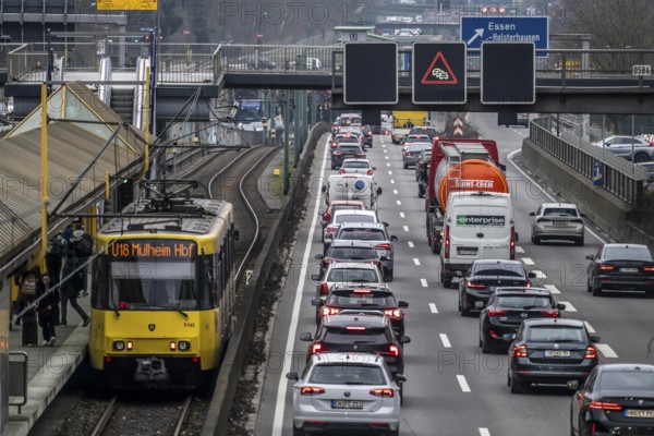 Traffic jam on the A40 motorway, in both directions, underground U18 in the middle lane, Friday, rush hour, view to the west, Essen, North Rhine-Westphalia, Germany, Europe
