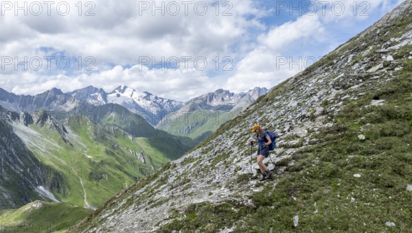 Hiker on hiking trail, Lasörling Höhenweg, Lasörling Group, Hohe Tauern National Park, East Tyrol, Tyrol, Austria, Europe