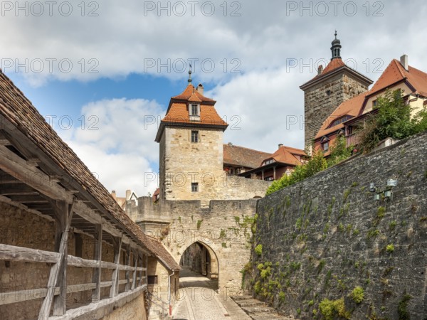 The Kobolzell Tor tor with battlements and Kobolzell tower, Rothenburg ob der Tauber, Franconia, Bavaria, Germany, Europe