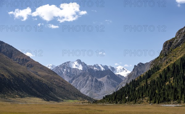 Picturesque mountain valley, mountain landscape with white mountain peaks, Tian Shan Mountains, Issyk-Kul, Kyrgyzstan, Asia