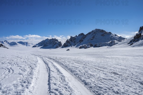 Winter landscape of the Pamir Plateau, Jarty Gumbez, Gorno-Badakhshan Province, Tajikistan, Central Asia, Asia