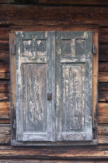 Detailed view of wooden shutters of a hut on an alpine meadow at the foot of the Peitlerkofel, Passo delle Erbe, Würzjoch, St. Magdalena, Villnöß, Funes, Villnößtal, South Tyrol, Italy, Europe