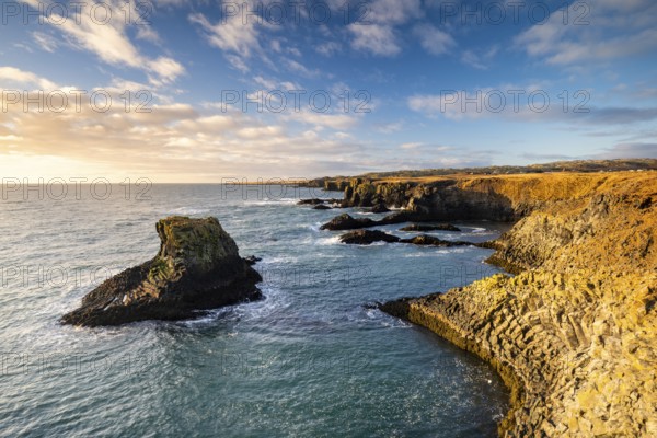 Coast near Arnarstapi, Snäfellsnes Peninsula, Snæfellsnes, West Iceland, Iceland, Europe