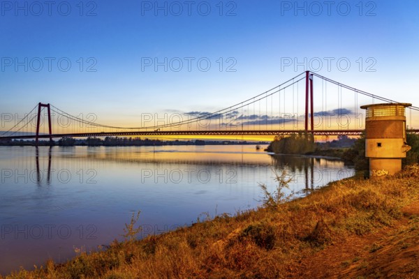 The Emmerich Rhine Bridge, federal road B220, evening light, at 803 m the longest suspension bridge in Germany just in front of the Dutch border, Rhine kilometre 853, 2 it is the northernmost German Rhine bridge, North Rhine-Westphalia, Germany, Europe