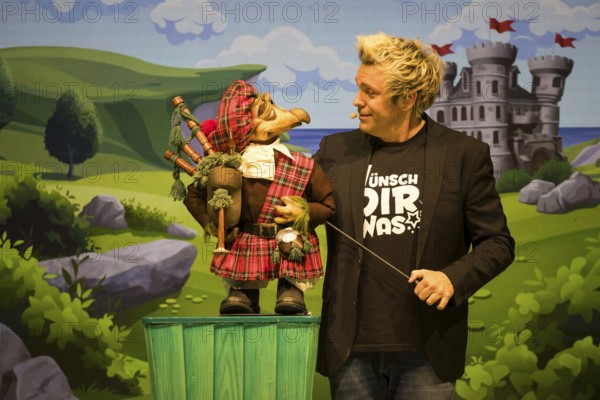 Sascha Grammel with hand puppet Frederic Freiherr von Furchensumpf live on Wünsch dir was Tour at the Tempodrom in Berlin on 12 October 2024
