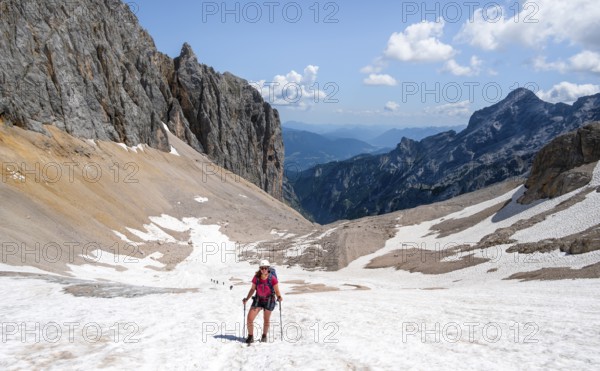 Mountaineer on a snowfield, mountain basin with glacier remnant of the Höllentalferner, Höllental, rocky mountain peaks, Höllental, Bavaria, Germany, Europe