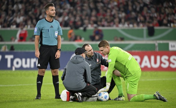 Goalkeeper Julian Krahl 1. FC Kaiserslautern FCK (01) injured, coach, referee Referee Daniel Schlager MHPArena, MHP Arena Stuttgart, Baden-Württemberg, Germany, Europe
