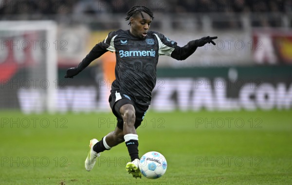 Jeremie Frimpong Bayer 04 Leverkusen (30) Action on the ball WWK Arena, Augsburg, Bavaria, Germany, Europe
