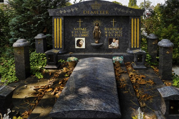 Opulent graves of Sinti and Roma families, so-called Königs-Gräber, Beuel Cemetery, Bonn, North Rhine-Westphalia, Germany, Europe