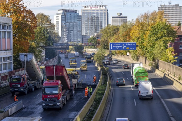 New whisper asphalt surface for the A40 motorway, in the city of Essen, direction Dortmund, 95, 000 square metres of porous asphalt will be laid over a distance of around 6 km, the motorway will be closed for 1 week, North Rhine-Westphalia, Germany, Europe