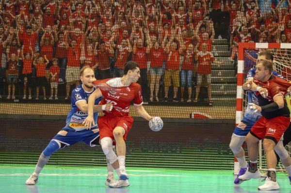 30.10.2024, 2nd HBL (German Handball League), Matchday 10: Eulen Ludwigshafen against VfL Lübeck-Schwartau. Picture: Consistent defensive work by Lübeck