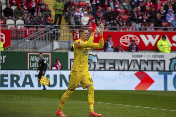 20.04.2024, Football 2nd Bundesliga, Season 2023/24, Matchday 30: 1. FC Kaiserslautern vs SV Wehen Wiesbaden (1:1) . Picture: Julian Krahl (18, 1. FC Kaiserslautern)