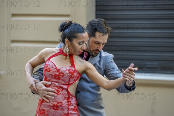 Tango dancer, street tango, near Plaza Dorrego, San Telmo district, Buenos Aires, Argentina, South America