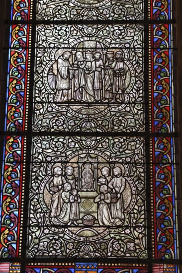 Glass window in the Cathédrale Saint-Bénigne, Dijon, Departement Côte d'Or, Region Bourgogne-Franche-Comté, Burgundy, France, Europe