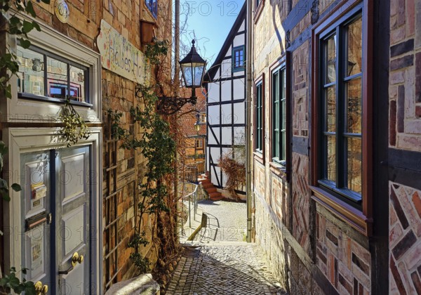 Narrow, romantic passageway with half-timbered houses on the Schlossberg, Old Town of the World Heritage City of Quedlinburg, Saxony-Anhalt, Germany, Europe