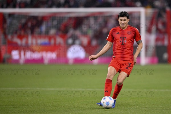 Min-jae Kim FC Bayern Munich FCB (03) Action on the ball Allianz Arena, Munich, Bavaria, Germany, Europe