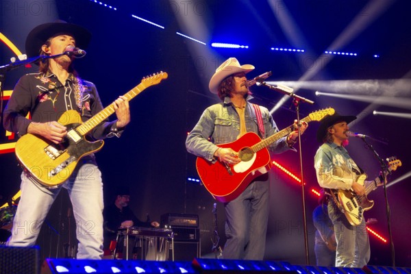 Jess Carson (guitar, vocals), Mark Wystrach (vocals, guitar), Cameron Duddy (bass, MIDLAND, Uber Eats Music Hall, C2c-Festival, Berlin, 08.03.2025