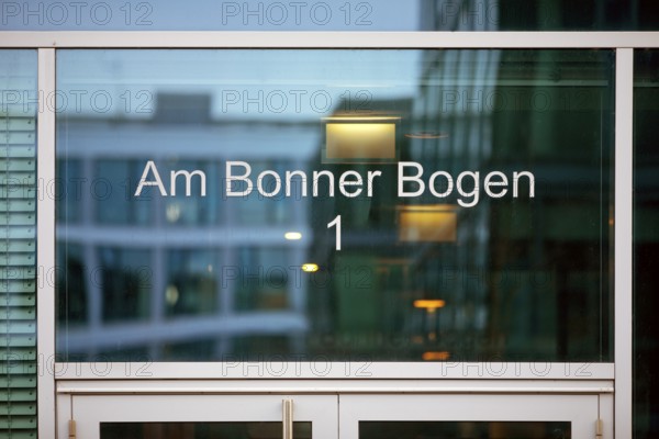 Am Bonner Bogen 1, writing on a glass pane at the Hotel Kameha Grand, Bonner Bogen city quarter, Bonn, Rhineland, North Rhine-Westphalia, Germany, Europe