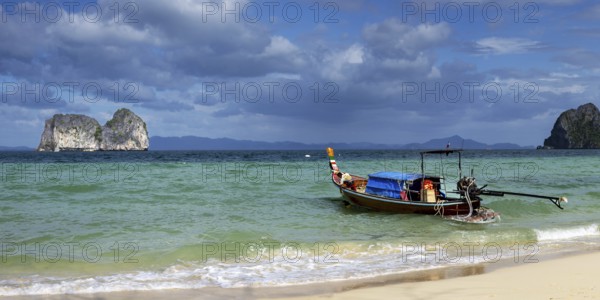 Longtail boat on the beach, Koh Ngai Island, Andaman Sea, Satun Province, Southern Thailand, Thailand, Asia