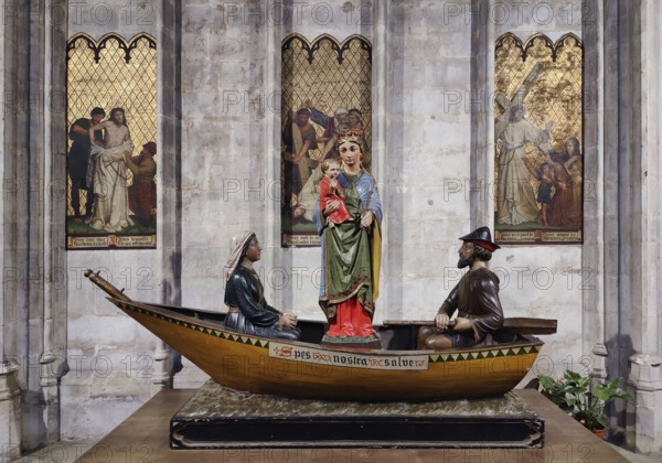 Interior photograph Église Notre-Dame des Victoires au Sablon, Church of Our Lady of Victories at the Sablon, Brussels, Belgium, Europe
