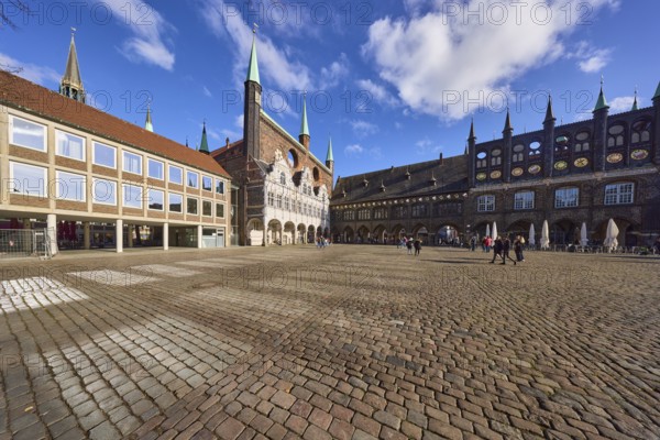 City administration with town hall, outdoor area of Café Niederegger - Arkadencafé, cobblestone square, market square, Hanseatic city of Lübeck, independent city, Schleswig-Holstein, Germany, Europe