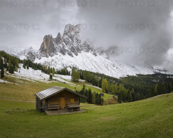 View of a part of the Geisler group from the Gampenwiese, in the foreground an alpine hut, Dolomites, snow, Puez-Geisler nature park Park, St. Magdalena, Funes, Villnößtal, South Tyrol, Italy, Europe