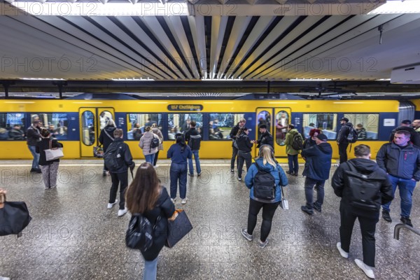 Charlottenplatz stop with passengers on the platform. Stuttgarter Straßenbahnen AG, SSB. Stuttgart, Baden-Württemberg, Germany, Europe
