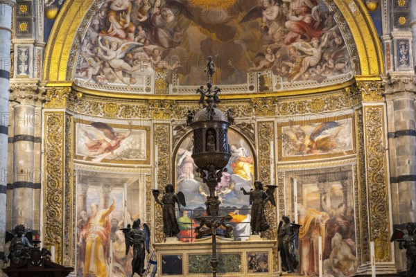 Interior of colorful marble decoration, Siena Cathedral or Cattedrale di Santa Maria Assunta, Siena, Tuscany, Italy, Europe