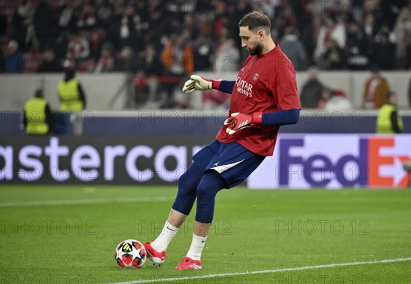 Goalkeeper Gianuigi Donnarumma FC Paris Saint-Germain PSG (01) Action on the ball, warm-up, training, Champions League, MHPArena, MHP Arena Stuttgart, Baden-Württemberg, Germany, Europe