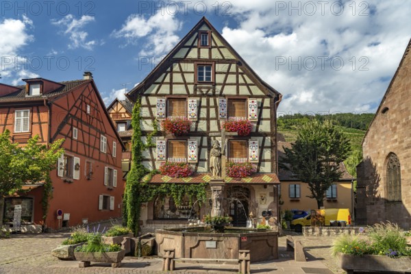 Constantine Fountain and half-timbered houses in Kaysersberg, Alsace, France, Europe
