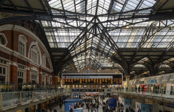 Details roof engineering at Liverpool Street railway station, London, England, UK Concourse busy with passengers