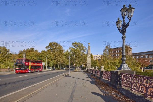 Hop-on hop-off bus for city tours and sightseeing on the Lutherbrücke, Paulstraße, Berlin, capital city, independent city, federal state of Berlin, Germany, Europe