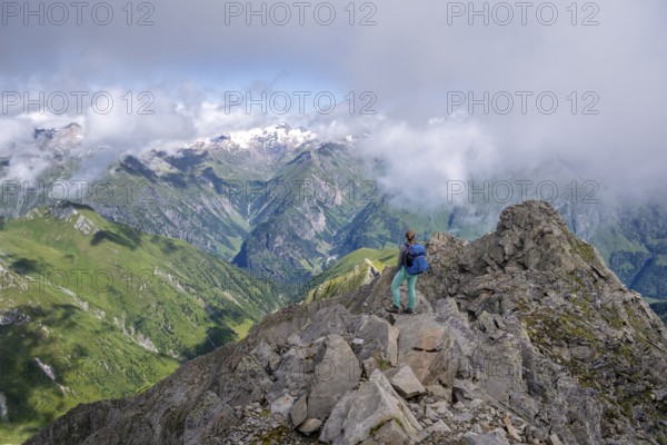 Hiker on the Lasörling, Lasörling High Trail, Lasörling Group, Hohe Tauern National Park, East Tyrol, Tyrol, Austria, Europe