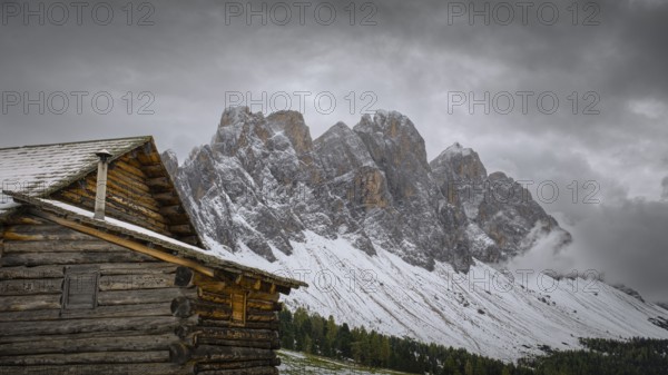 View of a part of the Geisler group from the Gampenwiese, in the foreground an alpine hut, Dolomites, snow, Puez-Geisler nature park Park, St. Magdalena, Funes, Villnößtal, South Tyrol, Italy, Europe