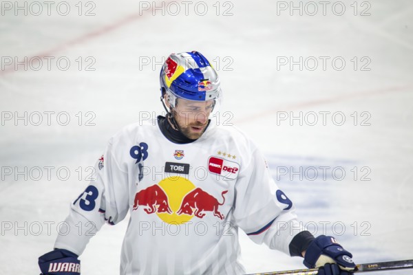 DEL, German Ice Hockey League 2024/25 season, playoff quarter-finals, Game 3: Adler Mannheim v Red Bull Munich***Maximilian Kastner (93, Munich)